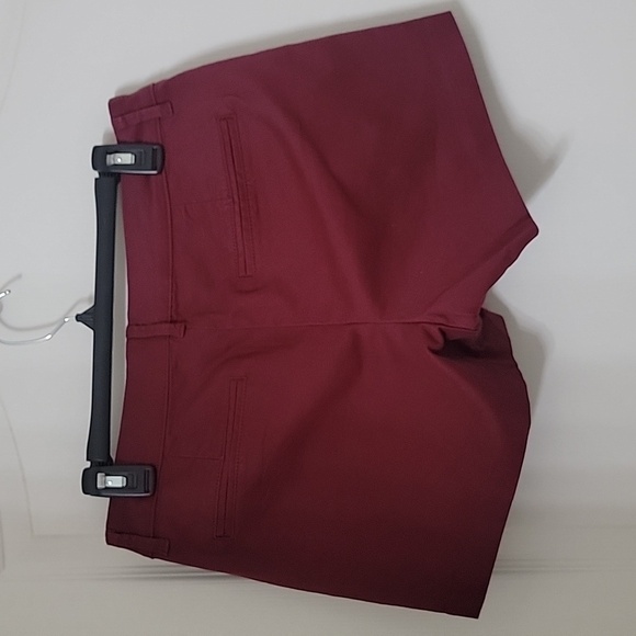 Old Navy Size 6 Burgundy Pixie Mid Rise Shorts, Excellent Used Condition - Picture 2 of 10